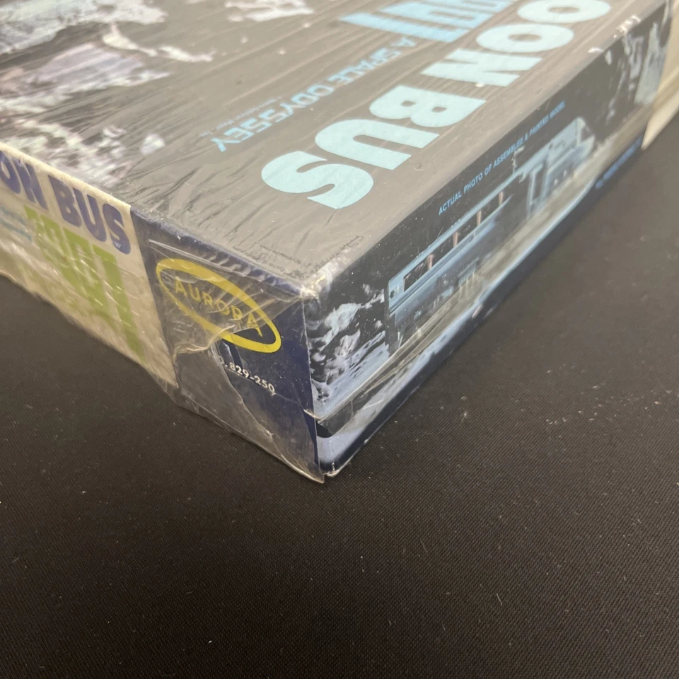 1969 Aurora 2001: A Space Odyssey The Moon Bus Complete Model 829-250 - Image 3 of 4