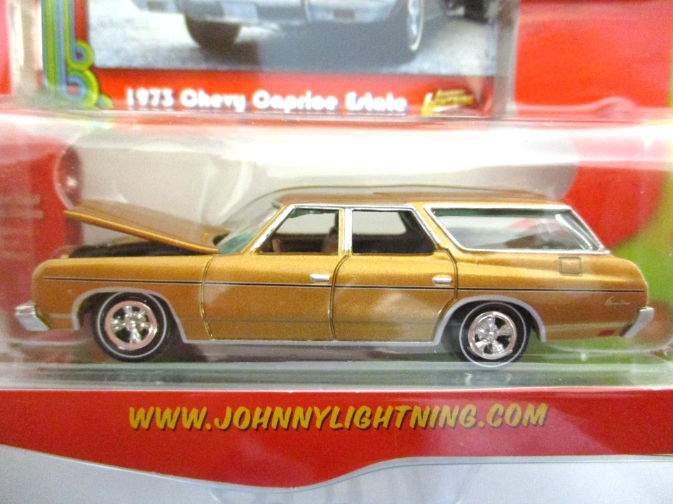 JOHNNY LIGHTNING - THOSE 70S CARS - 1973 CHEVROLET CAPRICE ESTATE STATION WAGON - Image 4 of 4