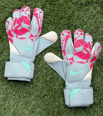 Nike Men s Grip3 Goalkeeper Soccer Gloves | HQ0256-395 Size 9