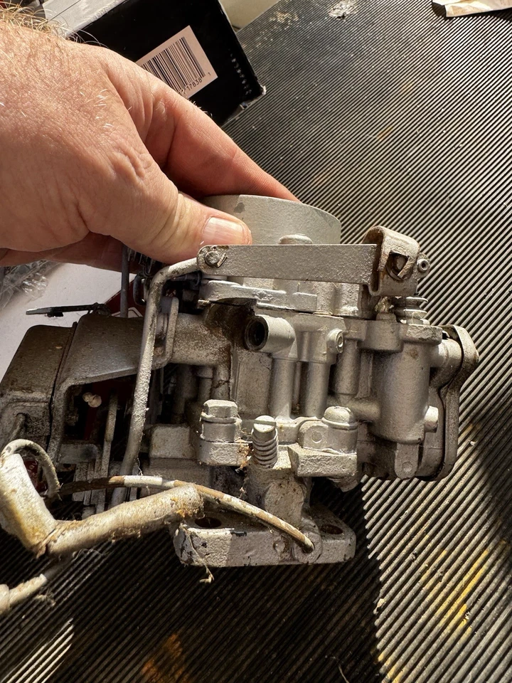 Carburador original para camioneta Datsun 521 1968 Foto 4 de 4