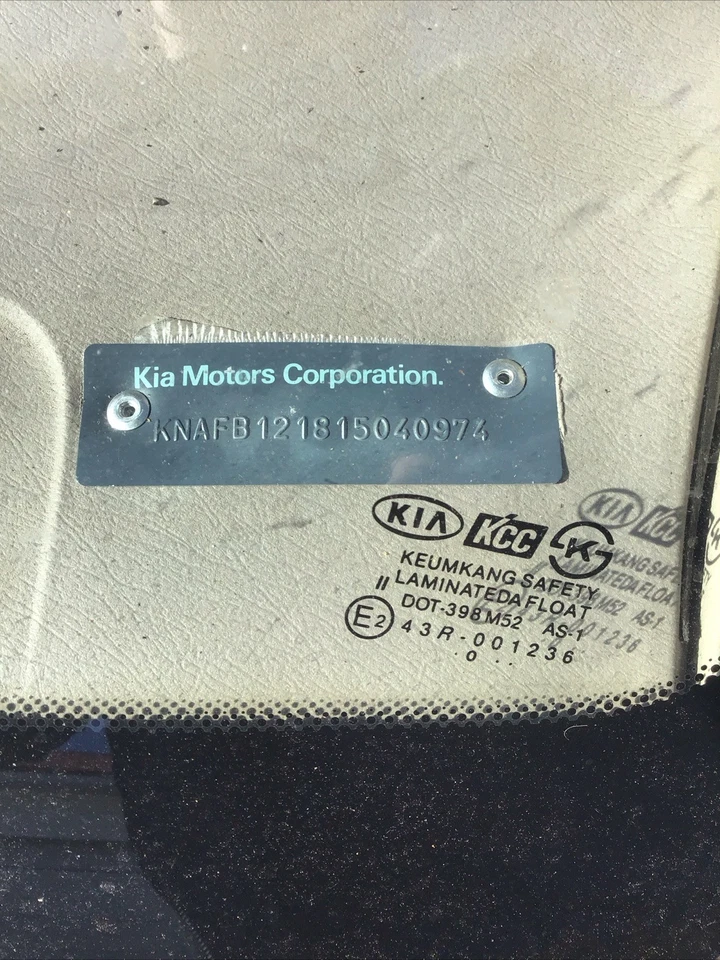 Kia Sephia 2001 Ls  - Image 4 of 4