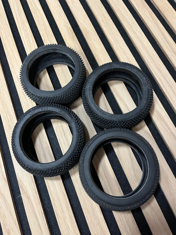 Kyosho Inferno 1:8 Reifen fein 90er Vintage - Bild 2 von 2