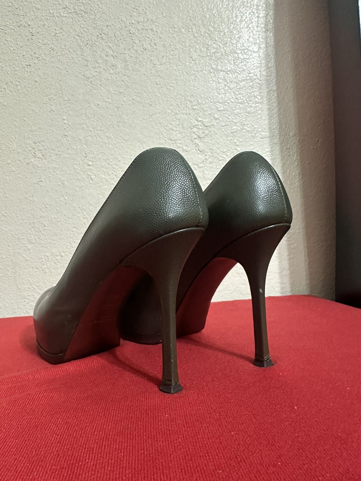 Decolte YSL Yves Saint Laurent tacco alto scamosciato oliva 37