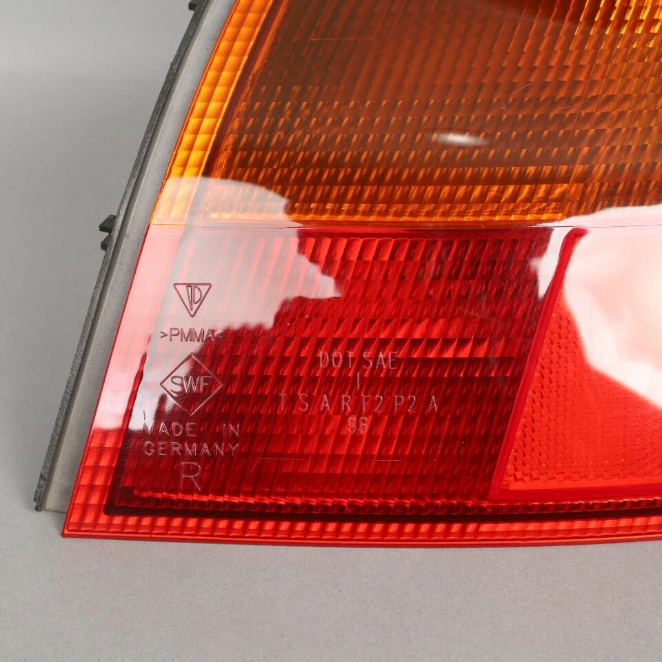 Luz trasera derecha Porsche 911 996 1999-2000 99663141401 OEM usada Foto 3 de 4