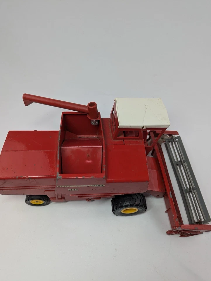 Vintage 1973 Ertl 1:20 Massey Ferguson 760 Combine #182, Yellow Rims - Image 3 of 4