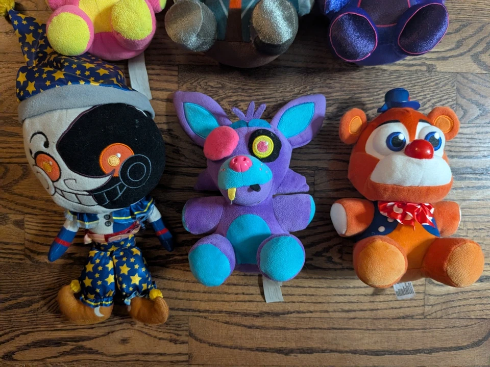 Lote de 9 Funko de peluche Five Nights At Freddy's de 7" Foto 4 de 4