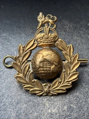 Royal Marine Commando Genuine British Cap Badge Green Beret. WW2.