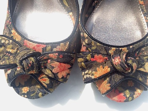 UNLISTED Kenneth Cole Floral Fabric D'Orsay Peep Toe - Bow Patent Heels Sz 7 1/2 - Picture 8 of 12
