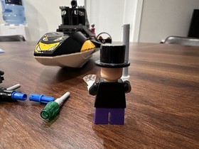 LEGO Batman 7885: Robin&rsquo;s Scuba Jet: Attack Of The Penguin Penguin And Submarine