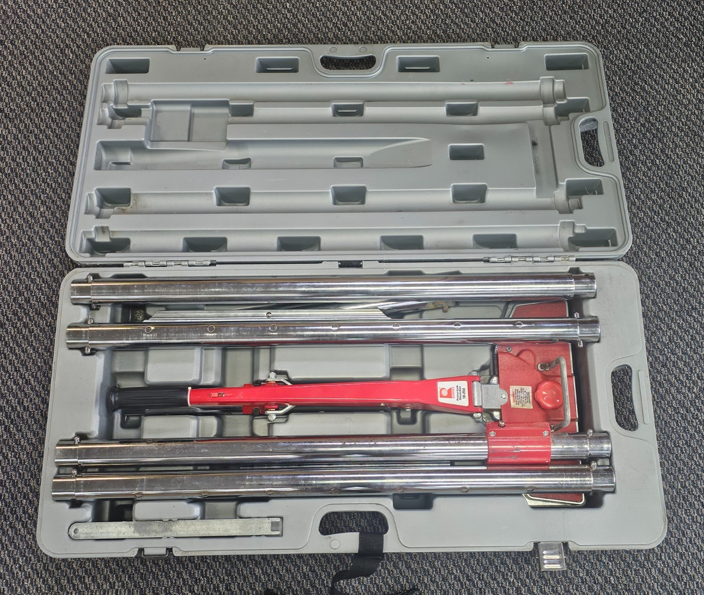 Roberts Power-Lok Carpet Stretcher Kit 10-254 Pre-owned w/ Case