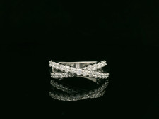 18ct White Gold & 0.52ct Diamond Crossover Ring/Band - Size K