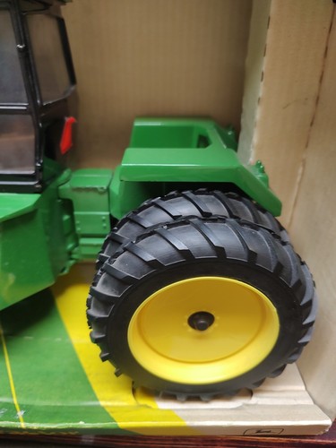 1993 Ertl 1/16 John Deere 8870 4WD Articulating Tractor, Front & Rear Duals NIB - Picture 5 of 10