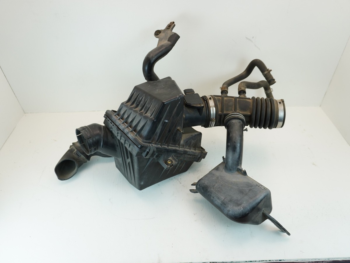 2000-2004 Nissan Xterra 3.3 V6 Intake tube Airbox Air Cleaner