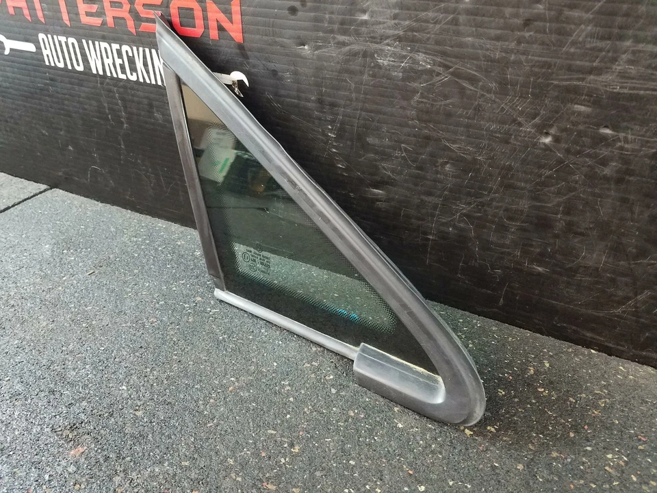 2017 VW GOLF PASSENGER RIGHT FRONT WINDSHIELD PILLAR VENT GLASS WINDOW ONLY - Image 3 of 4