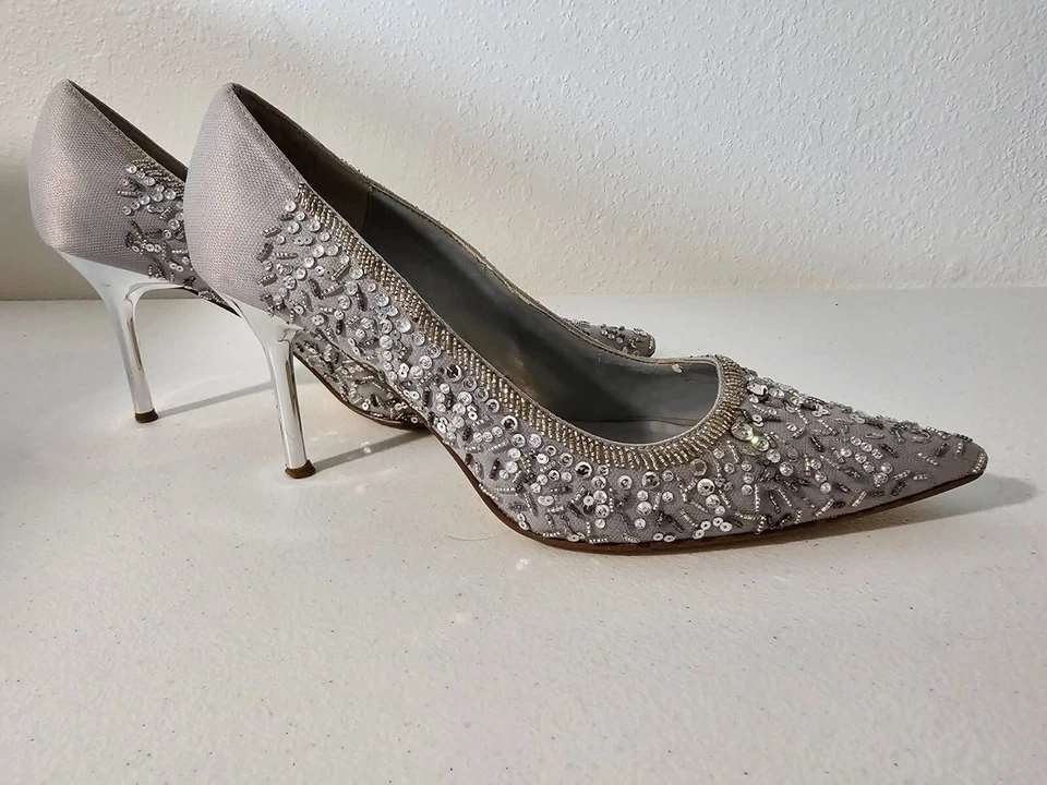 Zapatos de noche vintage Valerie Stevens para mujer plateados con cuentas tacones de punta 6,5 M Foto 2 de 4