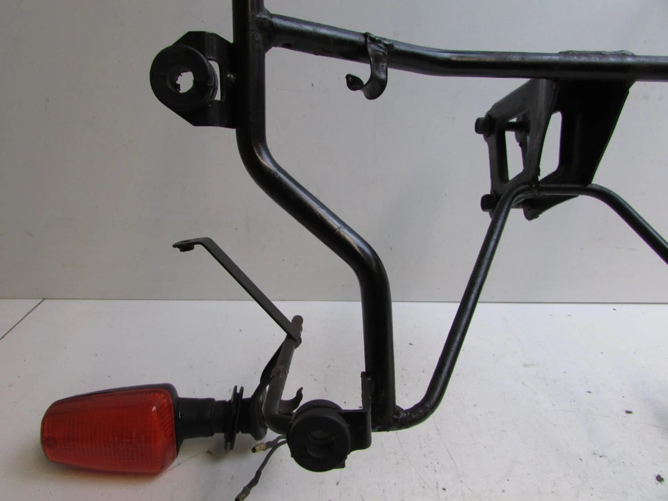 Yamaha FZR1000 EXUP 3LG 1995 Front Sub Frame Mounting Bracket & Indicators J20 - Image 4 of 4