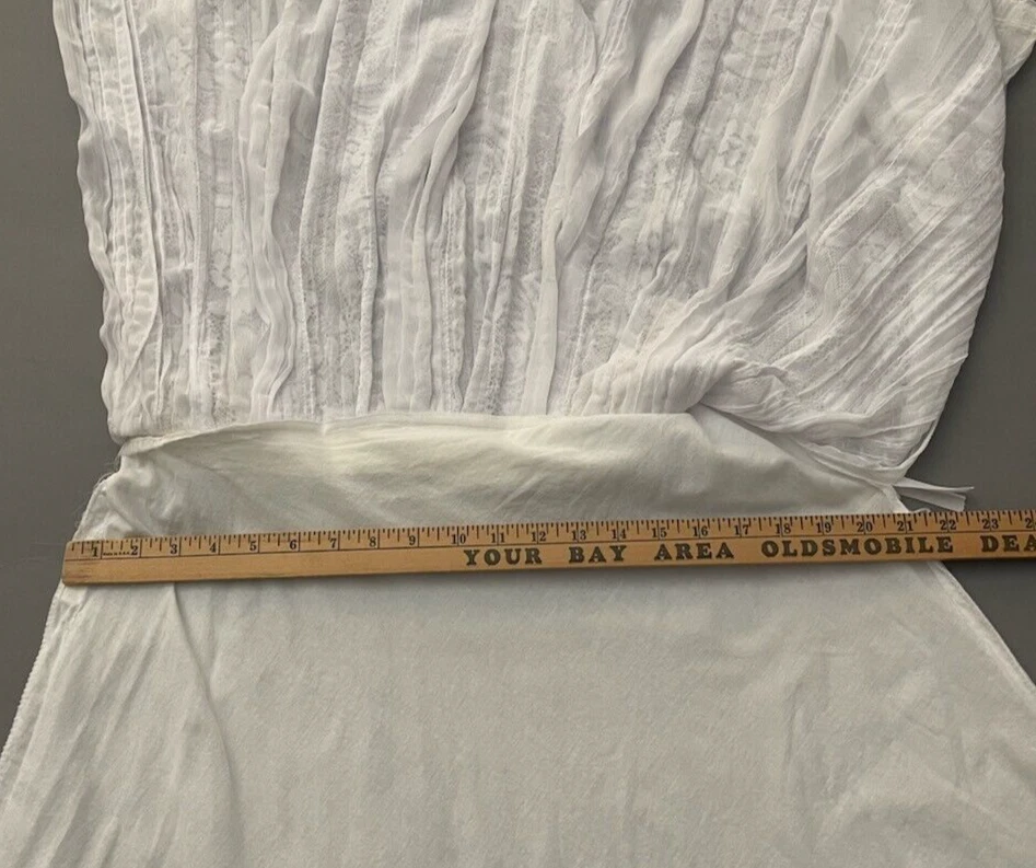 Falda superpuesta de encaje bordada blanca vintage BEBE Foto 4 de 4