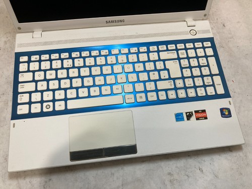 Samsung NP305V5A Laptop 15" AMD A8 DAMAGED SCREEN -PP - Picture 3 of 7