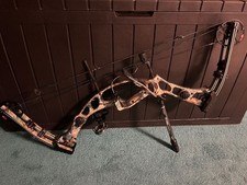 Hoyt Katera 26" and 60-70 lbs right handed Fast and Accurate !!