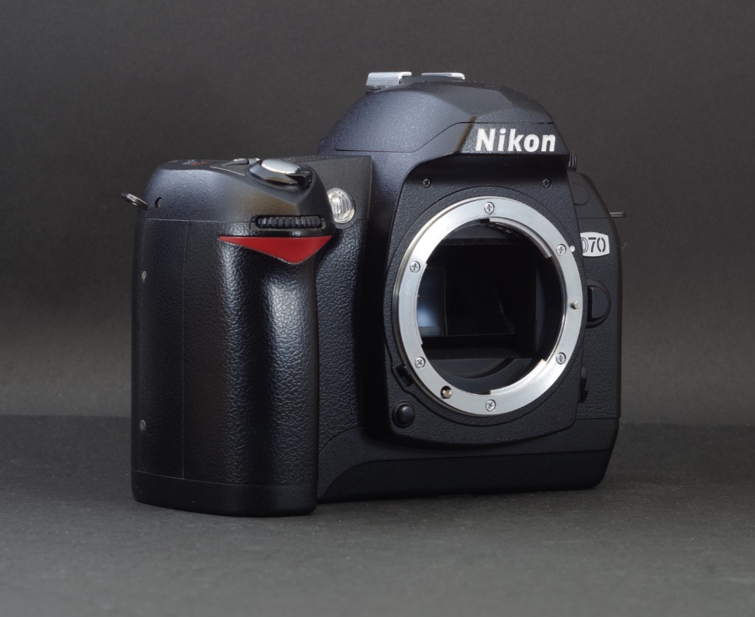 Top Mint】 NIKON D70 6.1MP CCD APS-C Digital SLR Camera Body from