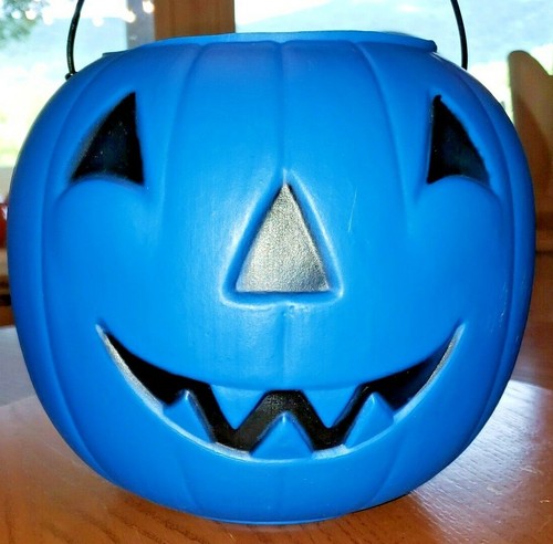 VTG 8" Blue Plastic Trick or Treat Pumpkin with Handle 11" - 第 1/5 張圖片