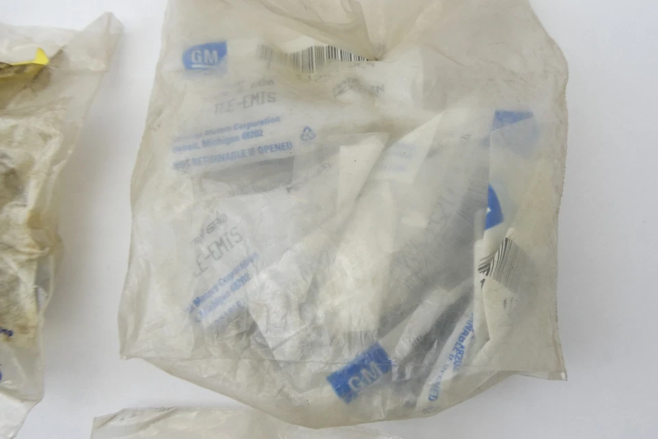 Lote de 13 camisetas arnés de vacío de emisión GM 12537524 1994-95 Buick Century Cutlass Foto 4 de 4