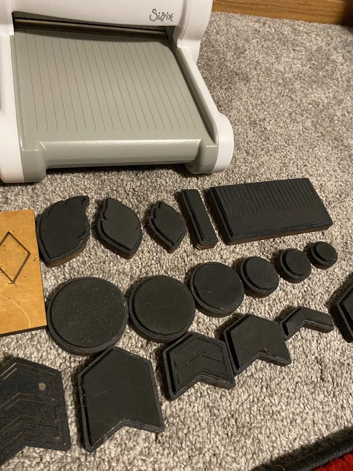 Sizzix BIG SHOT Die Cutting Machine with extras Platform DIes Cutting Pads - Image 4 of 4