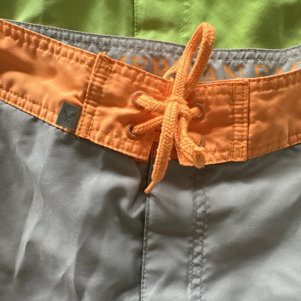 2 shorts de natação American Eagle masculino laranja neon verde tamanho grande - Imagem 3 de 4