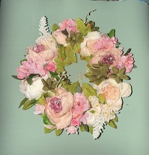 Ręcznie robione mieszane sztuczne kwiaty i zieleń wielokolorowy wieniec wiosenno-letni