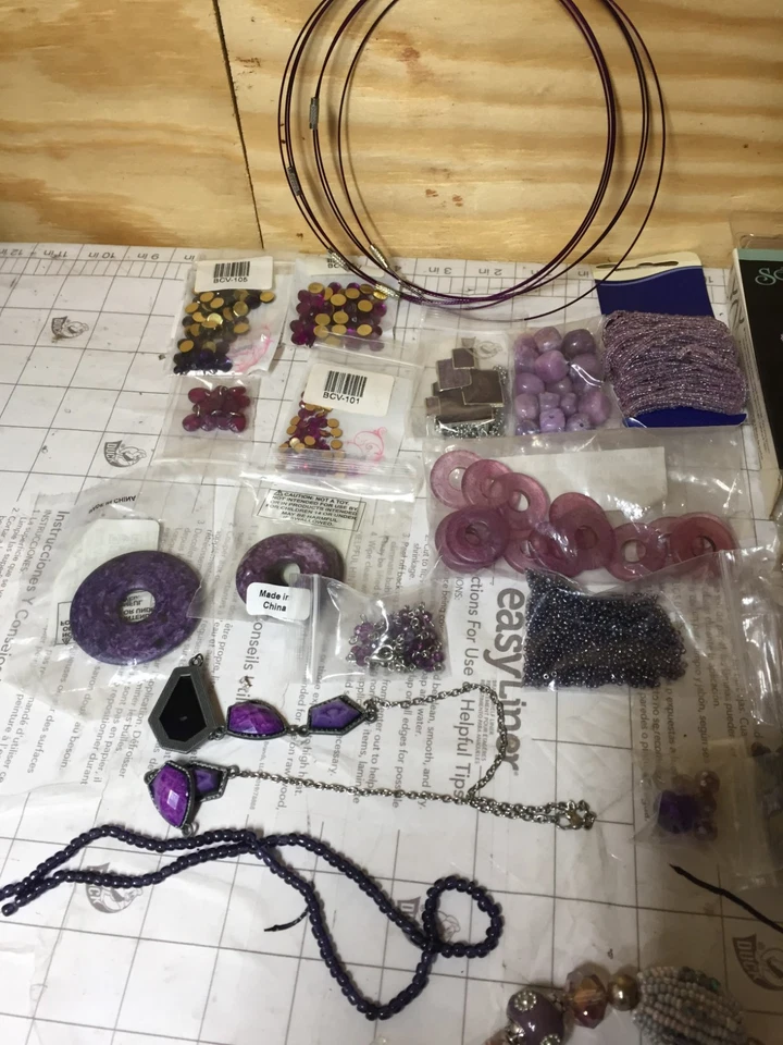 1lb 9oz Lot Bead Lot Purple Metal Glass Stone Seed Circle Pendants Strands Donut - Image 2 of 4