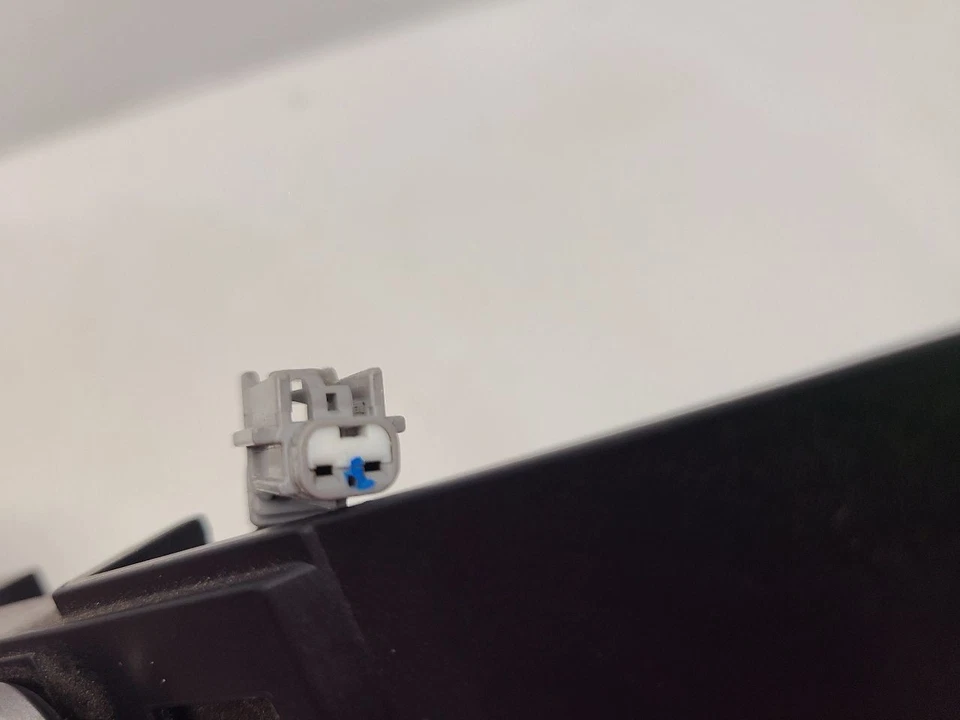 Infiniti G35 (sedán) 2007-08 pasajero delantero derecho manija exterior con llave Foto 4 de 4