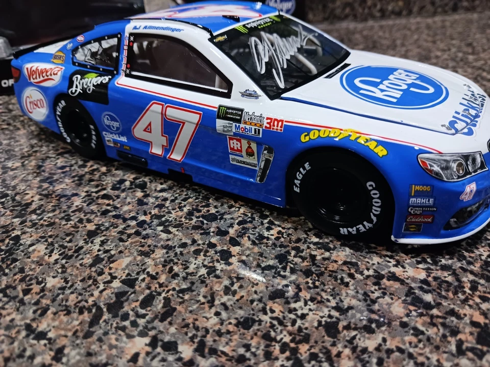 AJ Allmendinger Auto'd#47 Kroger Darlington 2017 雪佛兰 1: 24 压铸 NASCAR JTG — 第 4/4 张图片