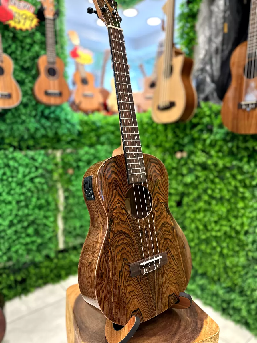 Baritone ukulele 2024 with pickup