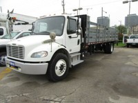 2014 Freightliner M2-106 DIESEL WITH 26 FT FLATDECK & POWER LIFT GATE