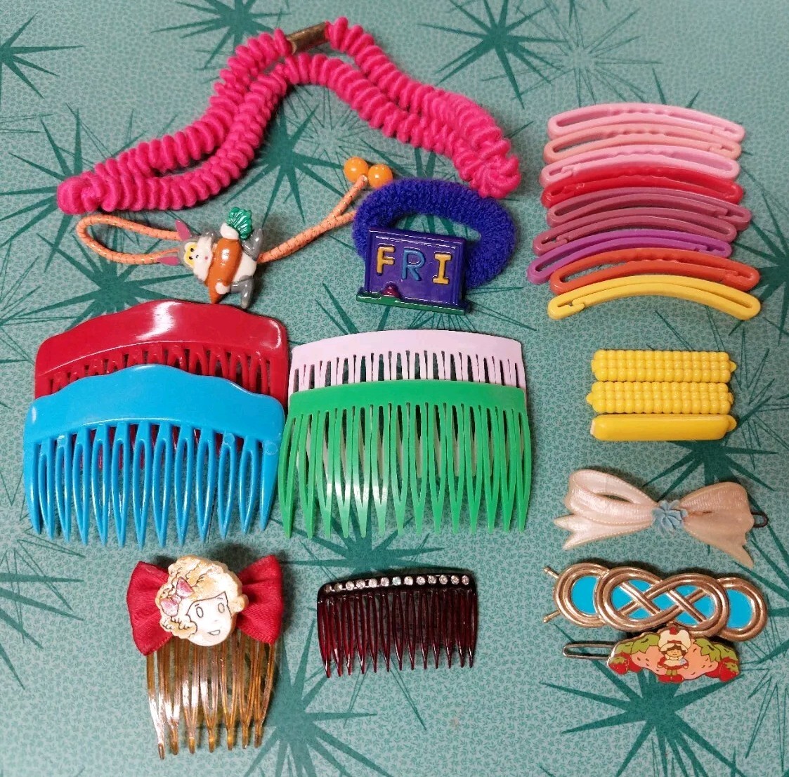 Vintage Lot of Girls Hair Barrettes, Combs & Hair Bands  display picture 2