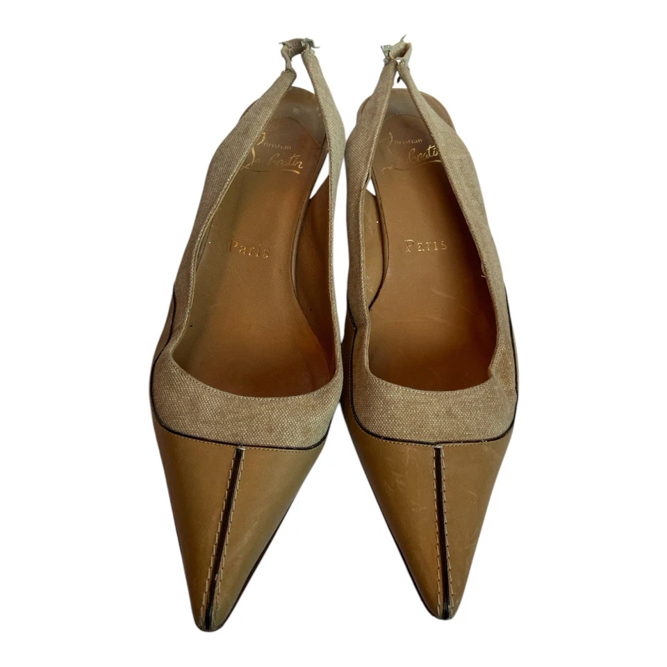 Zapatos de salón Christian Louboutin de gamuza nude tacones altos talla 7,5 - punta 8 puntiaguda usados Foto 2 de 4