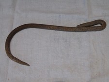 1 ancien grand crochet forgé tire foin, pendoir, puits