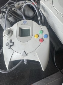 SEGA Dreamcast White Console VMU Compatible w/ Controller & 2 Mega Drive Games