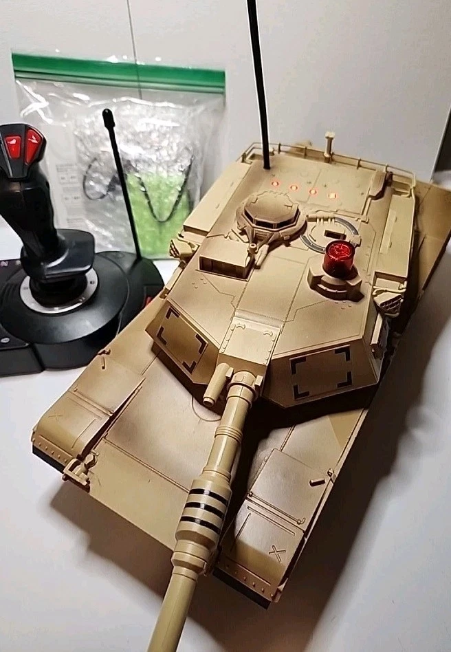 BestChoiceProducts 1/14 scale M1A2 Abrams RC Tank with Extra Battery  - Image 2 of 4