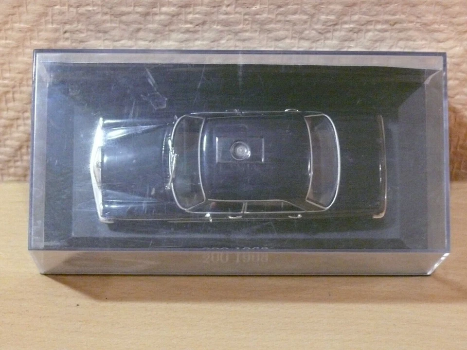 Mercedes Benz 200 1968 Noir IXO 1/43 - Photo 2/2