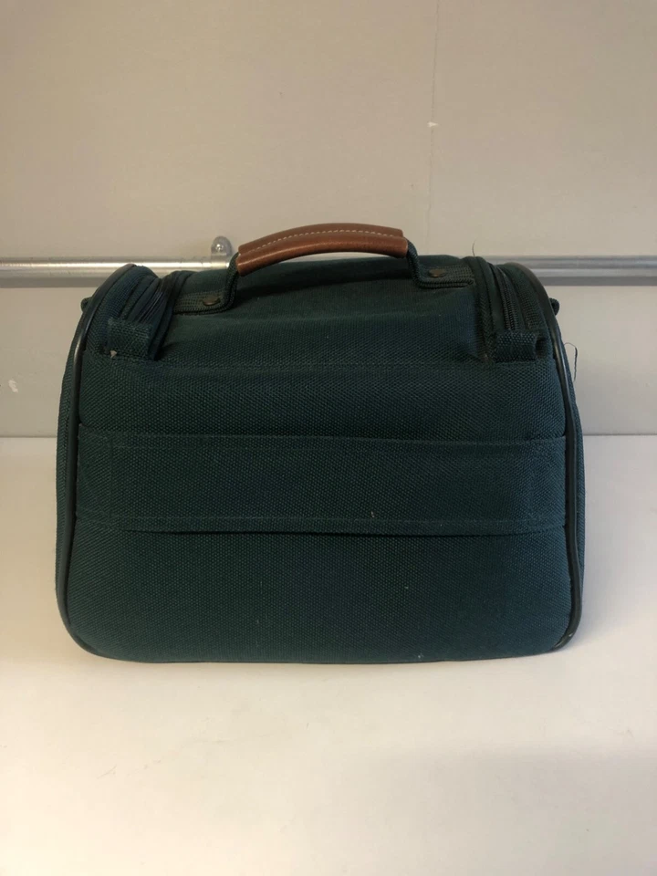 Gullivers Camera & Accessors Travel Bag Green - Medium Sized With Shoulder Strap - Image 4 of 4