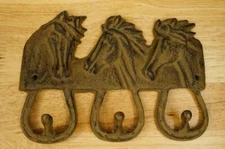 Metalware Cast Iron Triple Horse Head Horseshoe Wall Decor Mounted Hook Rack