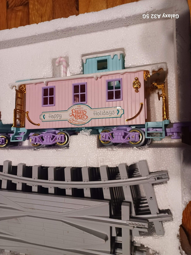 Precious Moments Sugar Town Express Holiday Train Set & Extra Cars Working - Picture 6 of 20