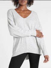 NWT 70 Women  s EXPRESS Seamed V-Neck Tunic Sweater - Silver Heather Gray - XS