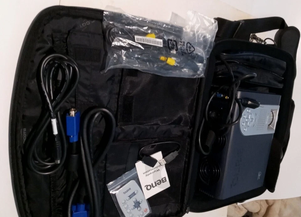 BenQ Projector PB6100 DPL With Free Case & Targus Wireless Presenter Remote - Image 4 of 4