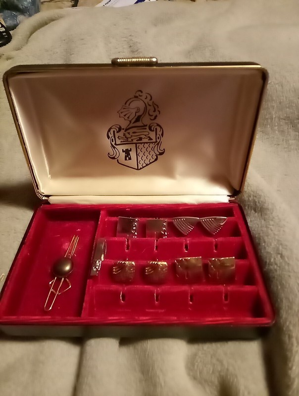 Vintage Lot Of Four Cufflinks And Two Tie Clips And Case