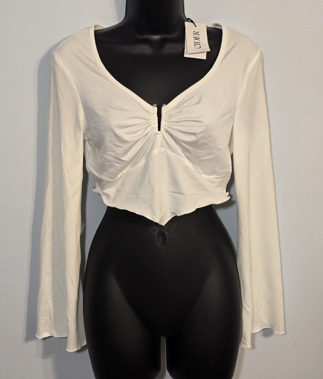 NWT Cider Women's White Long Sleeve Ruched V-Neck Crop Top Size Medium
