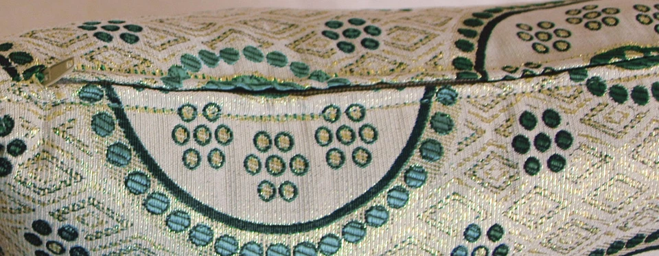 Fundas de Almohada Brocado Hechas en Marruecos - Círculos Tonos de Verde - 21" x 16.5" Foto 2 de 4