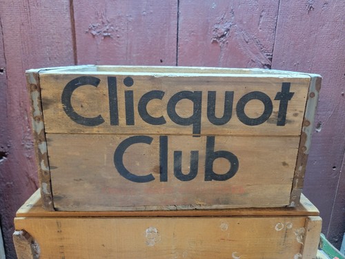 VINTAGE OLD WOODEN CLICQUOT CLUB HIGH SIDED WOOD SODA POP CASE CRATE RARE