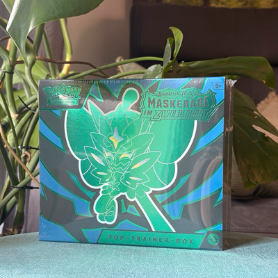 Pokémon TTB / Top-Trainer-Box Karmesin & Purpur Maskerade im Zwielicht Deutsch